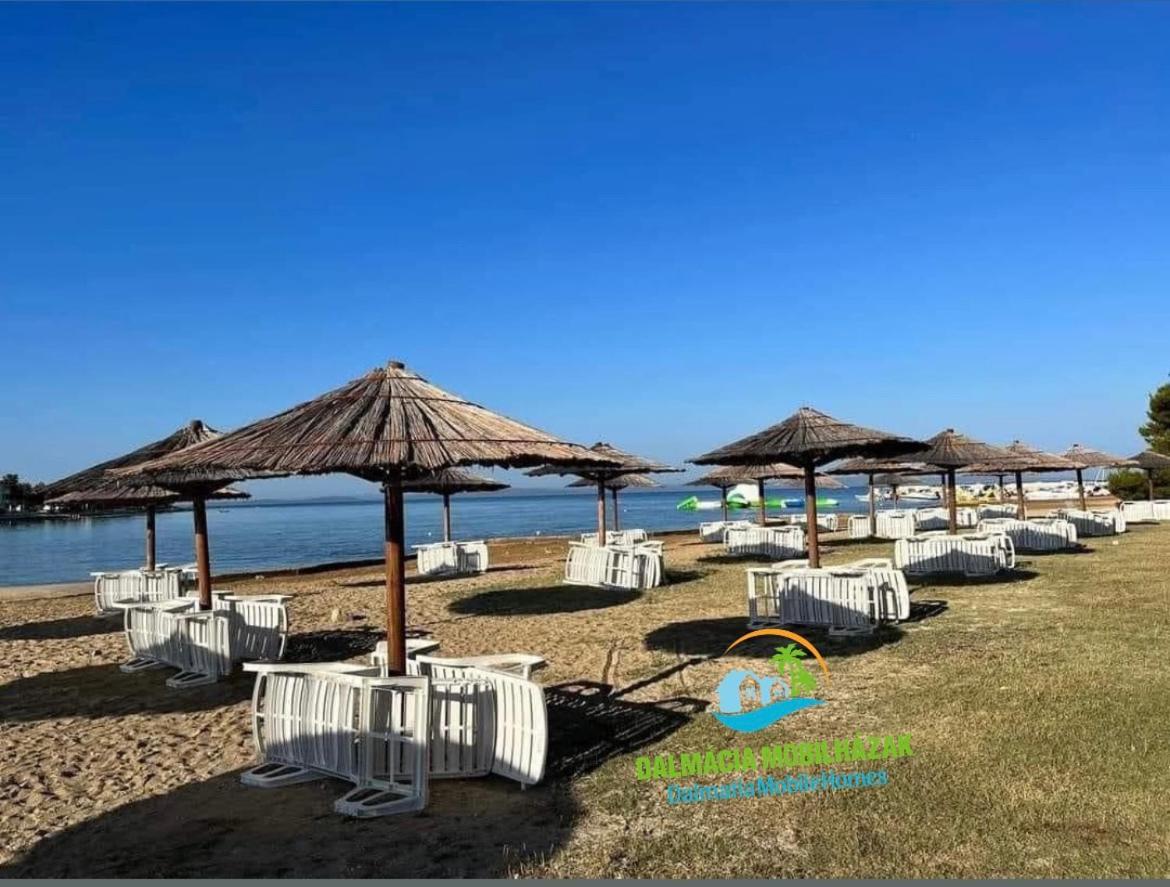 Dalmacia Mobile Homes And Caravans At The Beach Privlaka  Exterior foto
