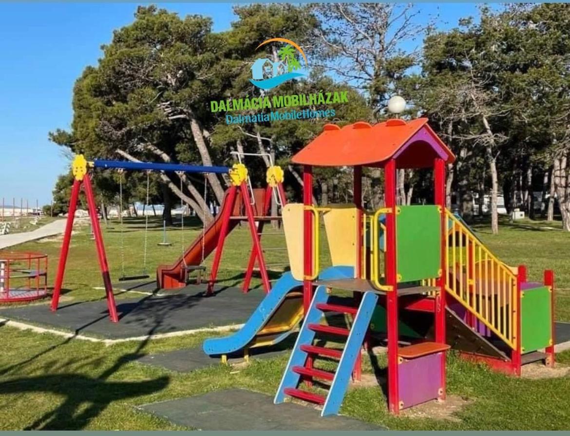 Dalmacia Mobile Homes And Caravans At The Beach Privlaka  Exterior foto